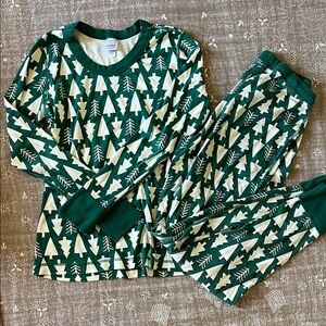 Hanna Andersson Green and White Tree Pajama Set